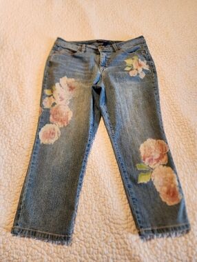 Bandolino Lisbeth Painted Floral Capris